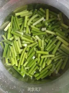 Make Eggs made of garlic step 2