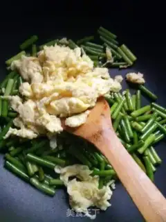 Make Eggs made of garlic step 6