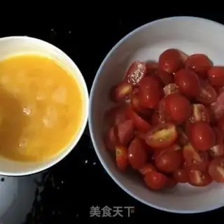 Make Tomato fried eggs step 2