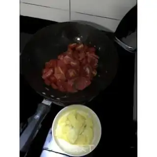 Make Tomato fried eggs step 8
