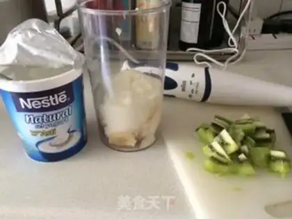 Make Fruit and yogurt step 2