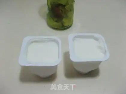 Make Peach yogurt shake step 2