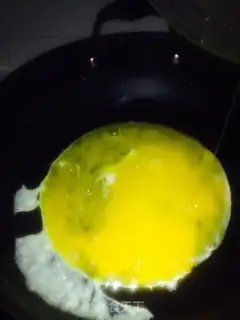Make Tomato fried eggs step 3