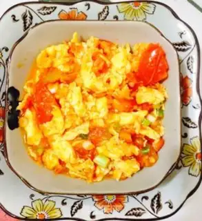 Make Tomato fried eggs step 8