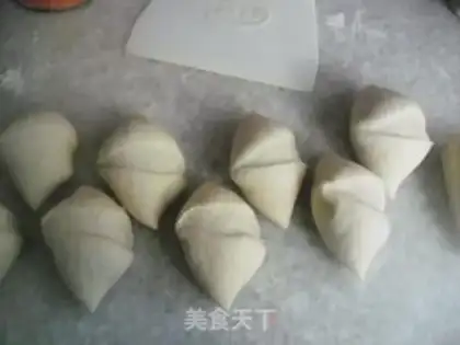 Make Frozen gravy meat buns step 10