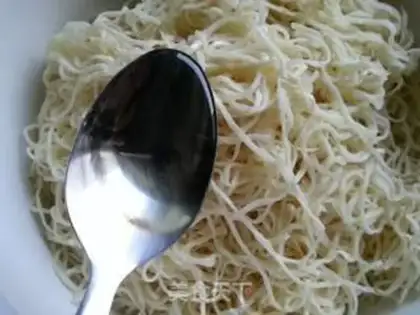 Make Spicy chicken noodle step 4