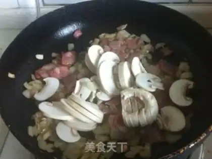 Make Butter mushroom bacon pasta step 4