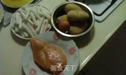 Make Curry chicken and potatoes step 0
