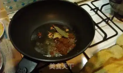 Make Curry chicken and potatoes step 5