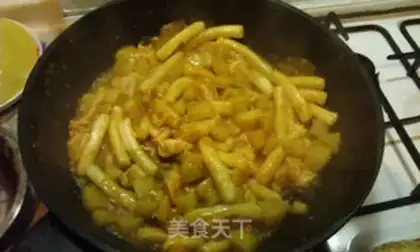 Make Curry chicken and potatoes step 7