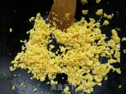 Make An egg box with a pickle step 3