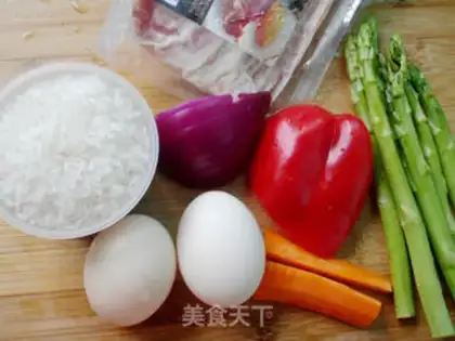 Make Five eggs of fried rice step 0