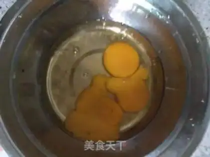 Make Autumn fried eggs step 1