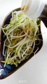 Make The green bean sprouts step 4