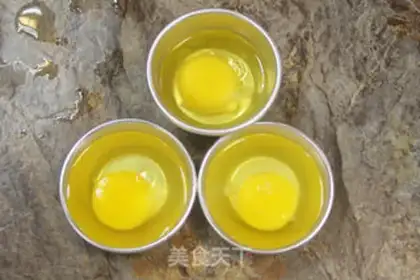 Make Nutritional breakfast roasted eggs step 2