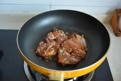 Make Japanese pictures burn chicken legs step 9