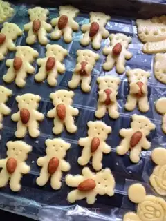 Make Bear almonds step 9