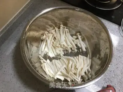 Make Spicy mushroom soup step 1