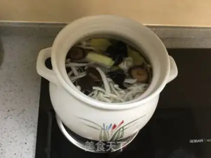 Make Spicy mushroom soup step 2