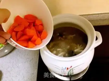 Make Spicy mushroom soup step 3