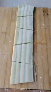 Make Three-coloured pane step 8