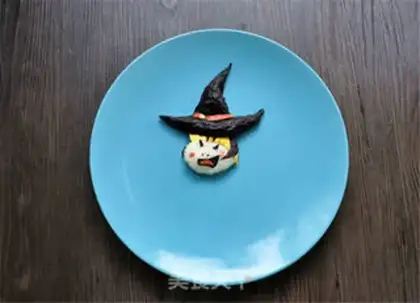 Make Halloween plates step 8