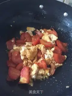 Make Tomato fried eggs step 5