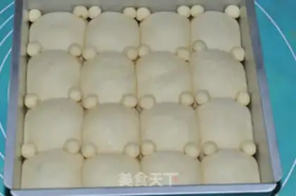Make Bear squeezes bread step 7
