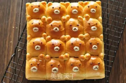 Make Bear squeezes bread step 9
