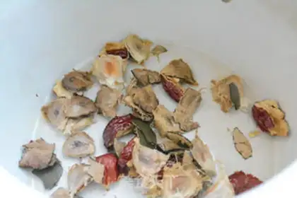 Make Rohan fruit and red date sugar step 1