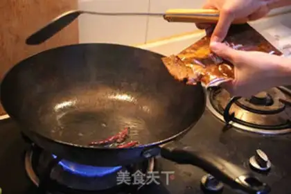 Make The base of the fire pot makes the dry pot step 1