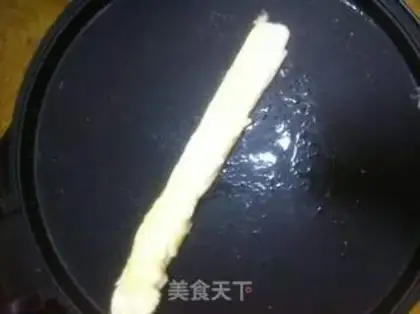 Make Sweet breakfast egg rolls step 3