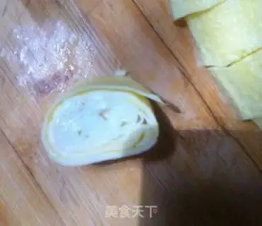 Make Sweet breakfast egg rolls step 5