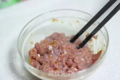 Make Pork onion pie step 1