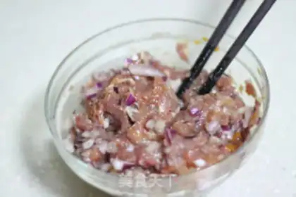 Make Pork onion pie step 2