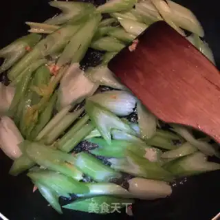 Make The Celery Lily step 2