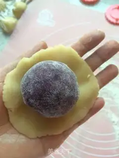 Make The potato mooncake step 6