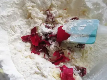 Make Rose cookies step 5