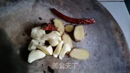 Make Red burning pig hoof step 0