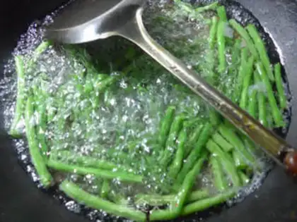 Make Five eggs with beans step 2