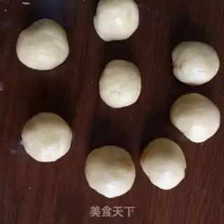 Make Hong Kong milk moon cake step 3