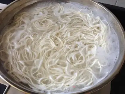 Make Seafood noodles step 2