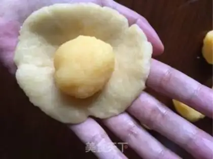 Make Hong Kong milk moon cake step 4