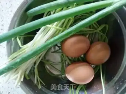 Make Onion omelette eggs step 0