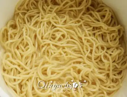 Make Hot dry noodles step 5