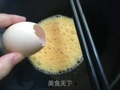 Make Scrambling eggs step 1