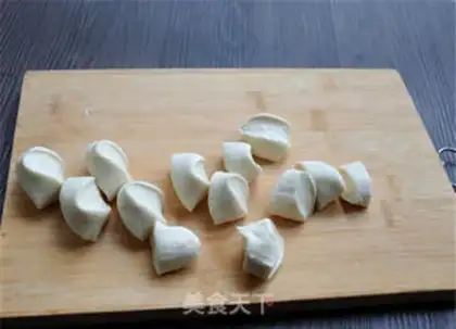 Make Live fish pot sticker step 3