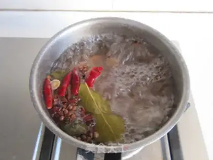 Make Sour bean horns for hip flowers step 1