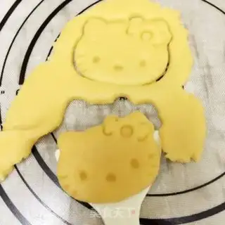 Make Katie Cat Chocolate Biscuit step 11