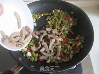 Make Sour bean horns for hip flowers step 11